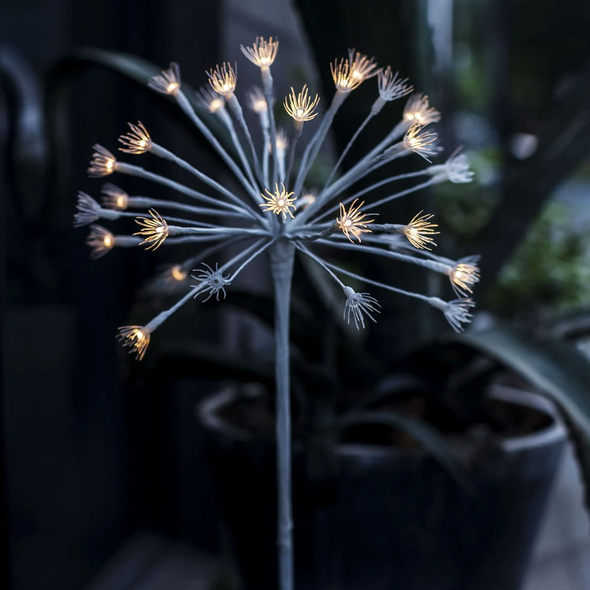 Светодиодный декор AKS тип 8 ( Фейерверк 31х75см 25LED, 3АА )